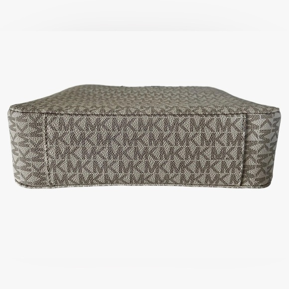 Michael Kors jet set travel bag - Picture 3 of 4